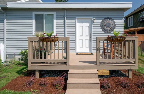 North Bend Apartment | North Bend Escapes North Bend Downtown Suite with private back yard, hot tub.