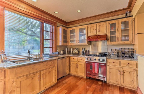 Sunset House | North End Boise Home w/Courtyard ~ 3 Mi to Dtwn!