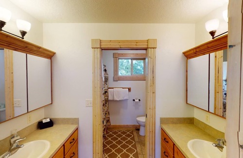 Island Park Cabin | North Star Lodge* Hot Tub, 7Br, 4Ba, Wifi, Satellite Tv, 30 Miles to Yellowstone