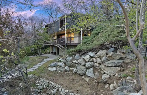Centerville House | Now accepting Winter/Spring Bookings! - One of a kind w/private creek!