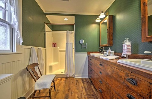 Prairie Lea House | Nut House Countryside Pecan Farm 14 ac San Marcos