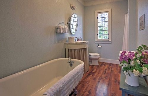 Prairie Lea House | Nut House Countryside Pecan Farm 14 ac San Marcos