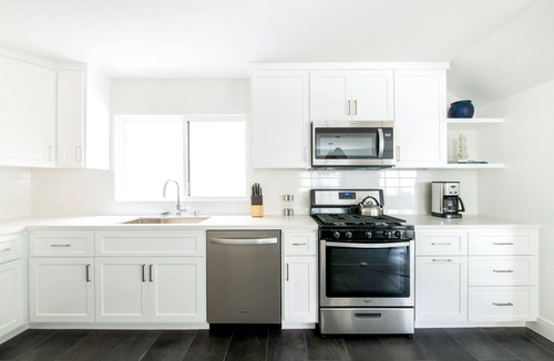 Santa Ana Heights House | O'Neill I by AvantStay | Coastal Paradise | Steps from Beach | Modern Decor