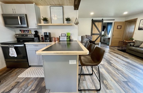 Bottineau House | Oak Creek Granary