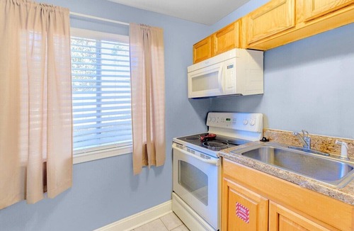 Biloxi Condo | Oak Shores Studio 6