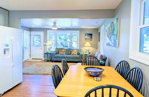 Colington Cottage | OBX TUCKED AWAY~Sound side~On canal~Kayaks~ Ground level w/ramp~Beach 1 mi~MP8