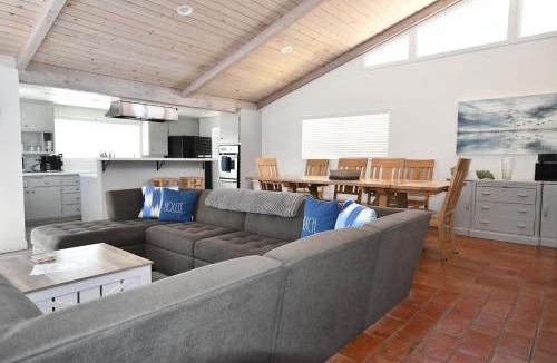 Hollywood House | Ocean Blue