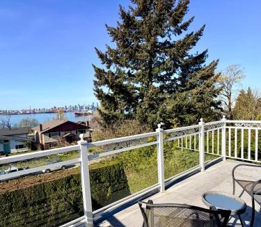 Lower Lonsdale Bed & Breakfast | Ocean Breeze Executive Bed and Breakfast