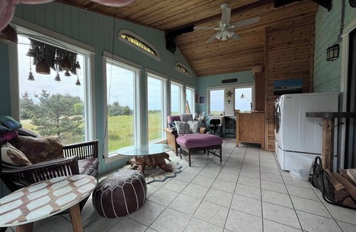 Long Beach Cabin | Ocean-front Cedar Cabin, Dog friendly, Birdwatcher's paradise!