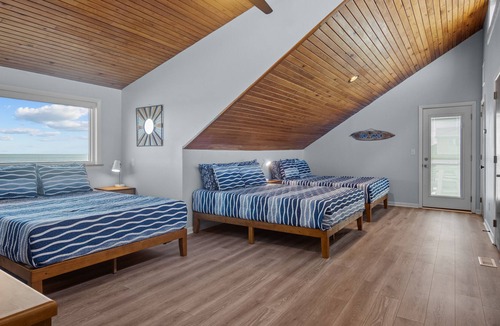 McCutcheon Field House | Ocean front 5 Bedroom 3 bathroom with Gym