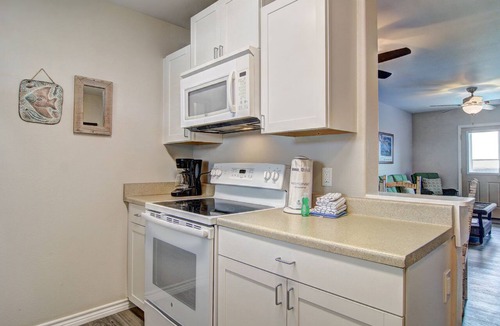 Port Aransas Condo | Ocean Getaway is a 1 bedroom condo in the heart of Port Aransas. Ocean View from