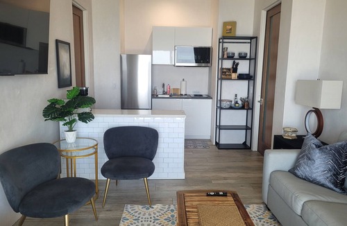 Western Malibu Cottage | Ocean Sunsets 1 bd Guesthouse Forever ocean views, short stroll to the sand