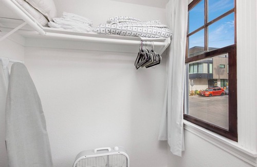 Gas Lamp Section House | OCEAN VIEW/Amazing 4 Bedroom/AC/Walk to Beach!