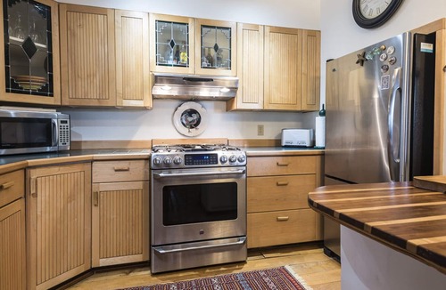 Comox House | Ocean view, beach access, 3 bedroom country home.