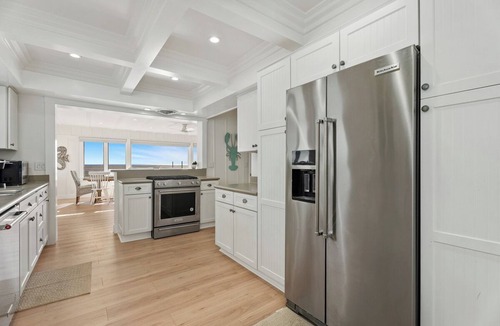 Balboa Peninsula Cottage | Oceanfront Beach Cottage in Newport Beach