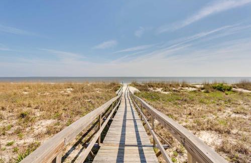 Oceanmarsh Subdivision House | Oceanfront Condo in Harbor Island Community!