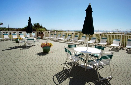 Ash Condo | Oceanfront family-sized condo rental with lazy river, pool, and fitness center near Ocean Drive