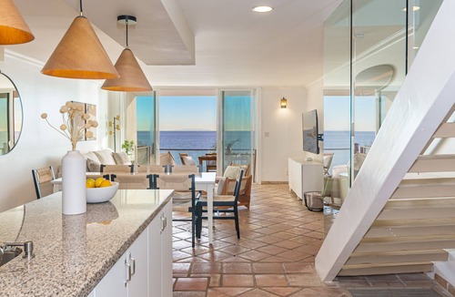 Los Angeles County House | Oceanfront Malibu Retreat