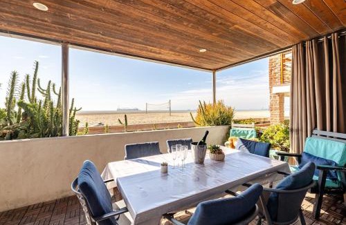 Peninsula Apartment | Oceanfront Oasis