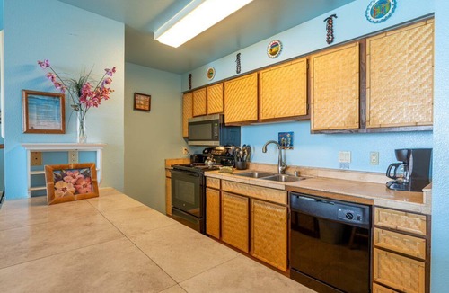 Wailua Condo | Oceanfront Wailua Bayview 203