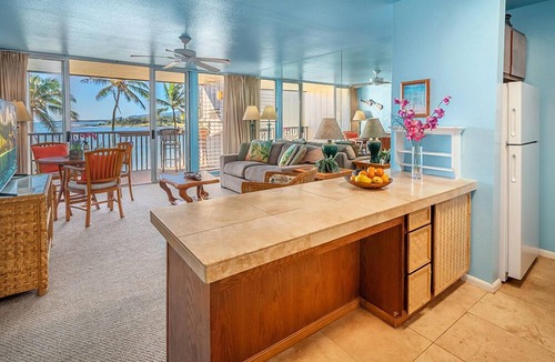 Wailua Condo | Oceanfront Wailua Bayview 203