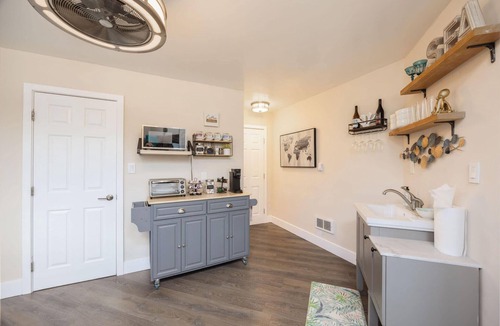 Montara Apartment | Oceanview by-the-Sea Beach Studio - walk to Beaches, Trails, Restaurants +