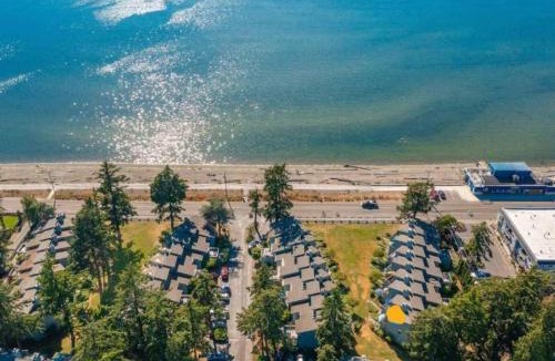 Birch Bay Apartment | Oceanview Escape at Birch Bay with indoor Pool & Hot Tub