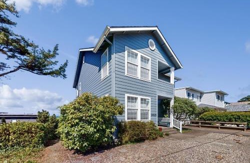 Lincoln Beach House | Oceanview Escape