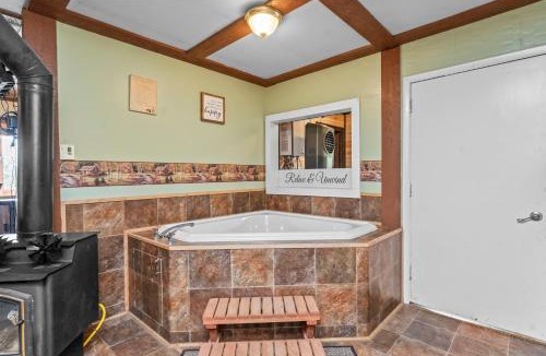 Cascade House | Off Grid Cozy Private Cabin