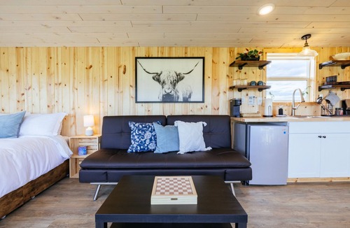 Whitehall Other | Off-grid farm stay with spectacular mountain views!