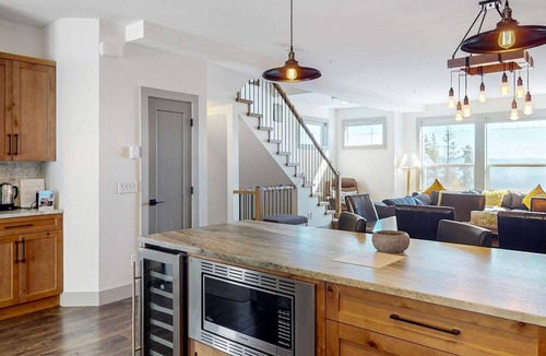 Snow Pine Estates House | Okanagan - SS Monashee