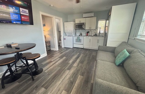 Bonita Shores Cottage | Old Florida Fishing Cottage See The Water From Living Room on Imperial River