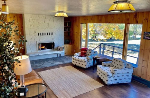 Polson Cottage | Old Orchard Sanctuary: Spacious Retreat w/Fireplace