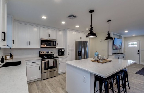 Cox Heights House | Old Town Scottsdale Luxury! Heated Pool + Jacuzzi + Pool Table + Fire pit + BBQ