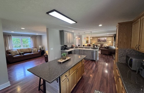 New Kent House | Olivet Oasis - saltwater pool, hot tub, pond, walking trails, game room