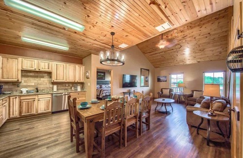 Gruene Condo | OM A8 Gruene River Two-Step at Old Mills Resort