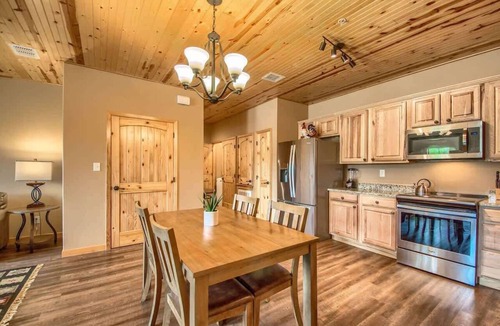 Gruene Condo | OM A9 Gruene Mill Inn at Old Mills Resort