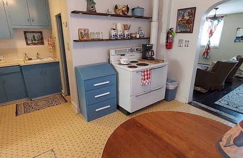 Red Lodge Cottage | Oma's 1890 Cottage with Hot Tub & Sauna in Red Lodge Montana