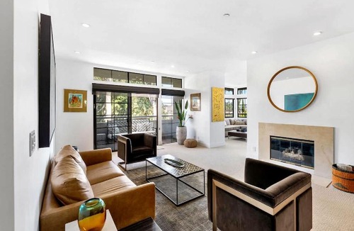 Beverly Hills Apartment | One Bedroom Condo with Panoramic City Views