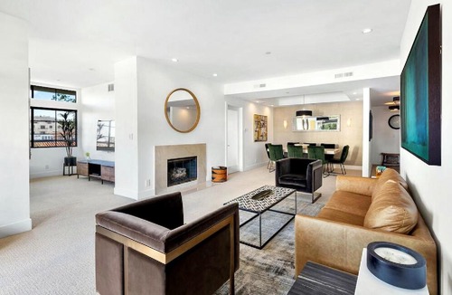 Beverly Hills Apartment | One Bedroom Condo with Panoramic City Views