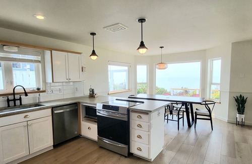 Harbor House | One of a Kind- Working Lighthouse!
