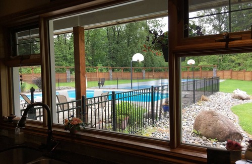 Maple Ridge House | One stop Vacation: Pool, Volleyball and Basketball