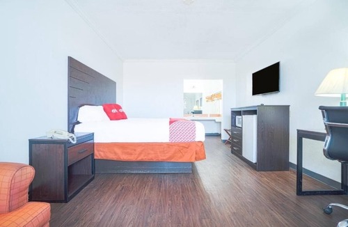 Kingsville Hotel | One Unit w/King Bed | Free Parking | Near Baffin Bay & LE Ramey Golf Course