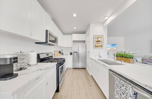 Southwood Riviera Hotel | OneLuxStay Coastal 2BR Near Beach