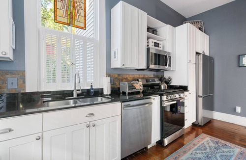 Cannonborough Elliotborough House | Only 1 block to King! | The Sunsetter
