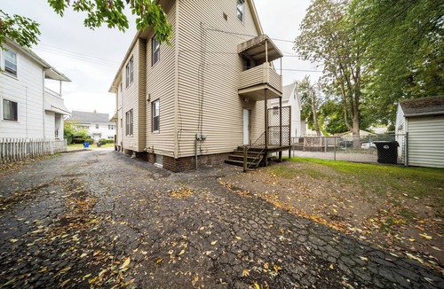 Old Brooklyn House | ONLY 10 min to Cleveland Clinic