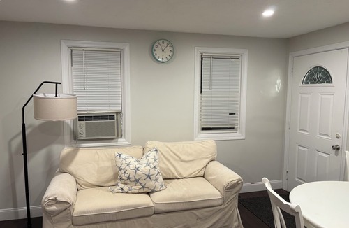 Weymouth Apartment | Only 20 minutes from boston/Guesthouse right off the exit , close to everything
