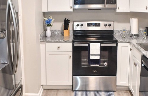 Goose Creek House | Opuluxe Blue Horizon Hideaway Sleeps 8