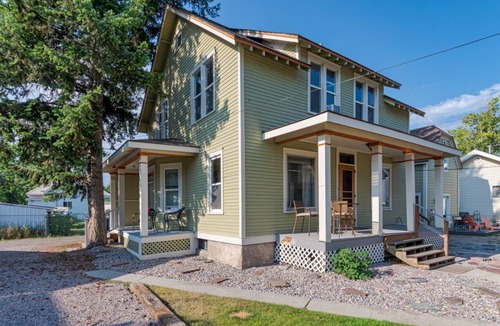 Riverfront Apartment | Orange Street Apartments - Upper