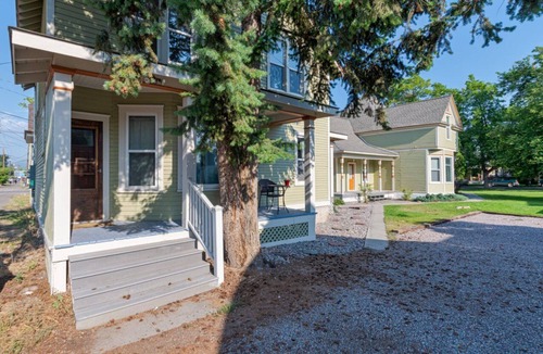 Riverfront Apartment | Orange Street Apartments - Upper